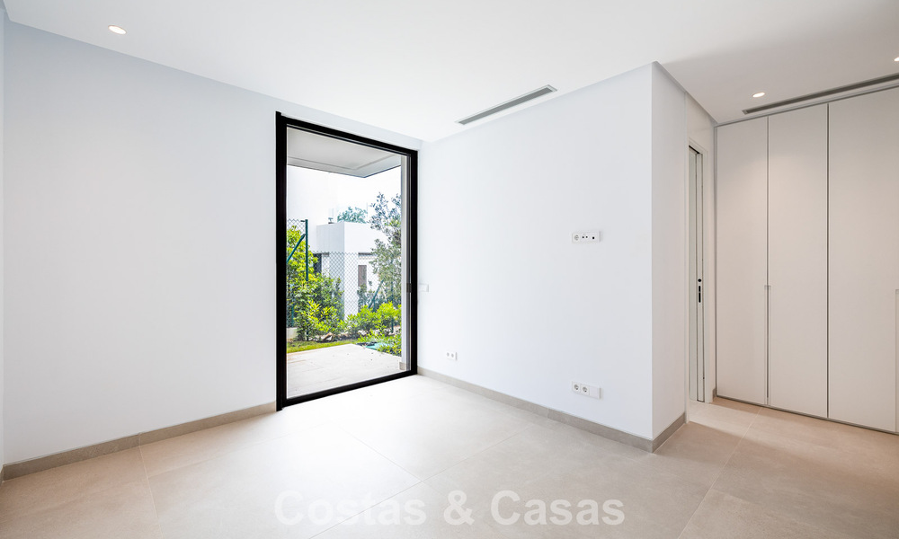 Contemporary villa for sale within walking distance of the beach and amenities in Marbella city center 787473