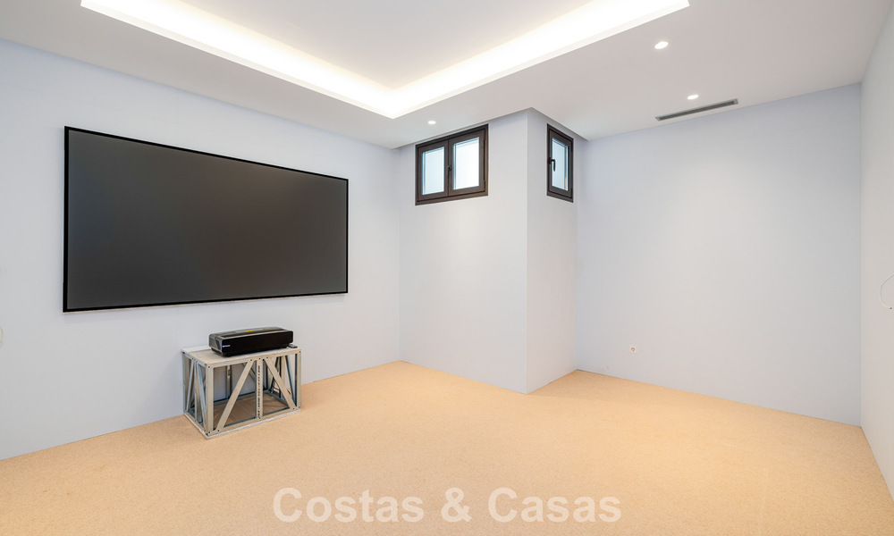 Contemporary villa for sale within walking distance of the beach and amenities in Marbella city center 787474