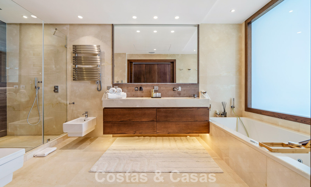 Luxe duplex appartement met zeezicht te koop in een eersteklas Sierra Blanca complex op Marbella’s Golden Mile 787562