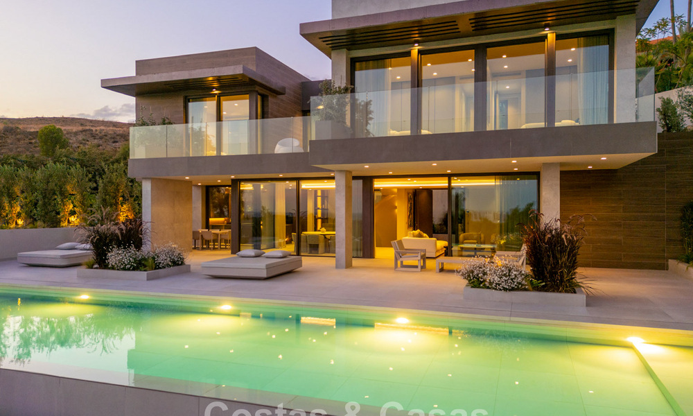 Instapklare, luxueuze, nieuwbouwvilla te koop in een prestigieus 5* golfresort in Marbella - Benahavis 787417