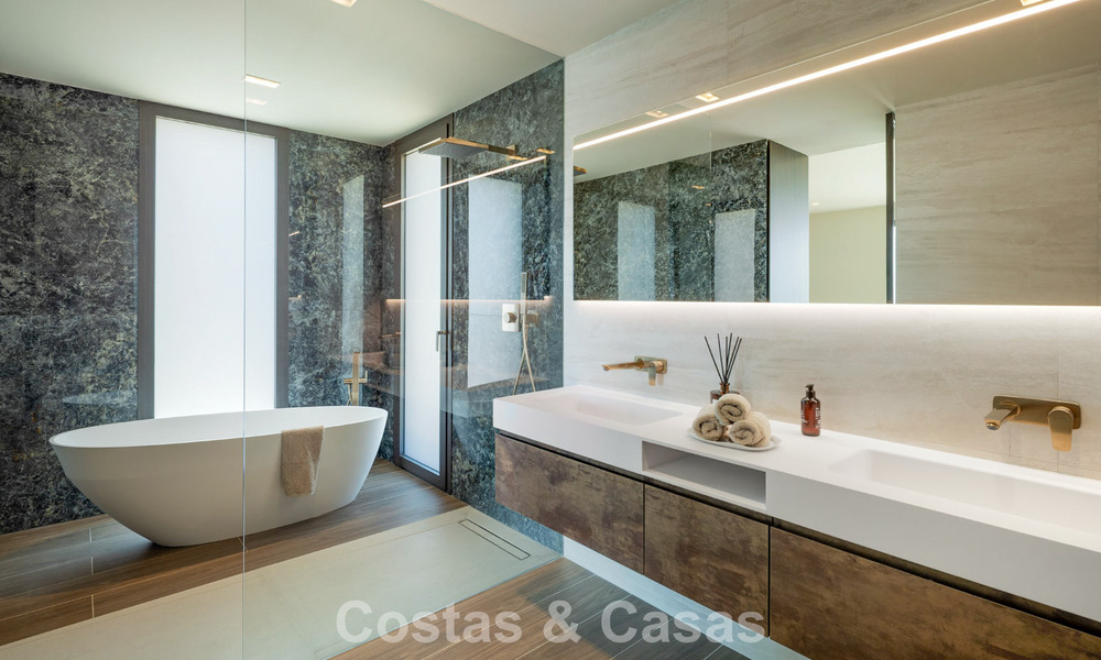 Instapklare, luxueuze, nieuwbouwvilla te koop in een prestigieus 5* golfresort in Marbella - Benahavis 787438