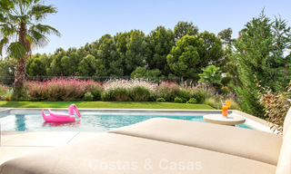 Moderne, halfvrijstaande woning te koop met een eigen zwembad, in een golfcomplex ten oosten van Marbella Centrum 787941 