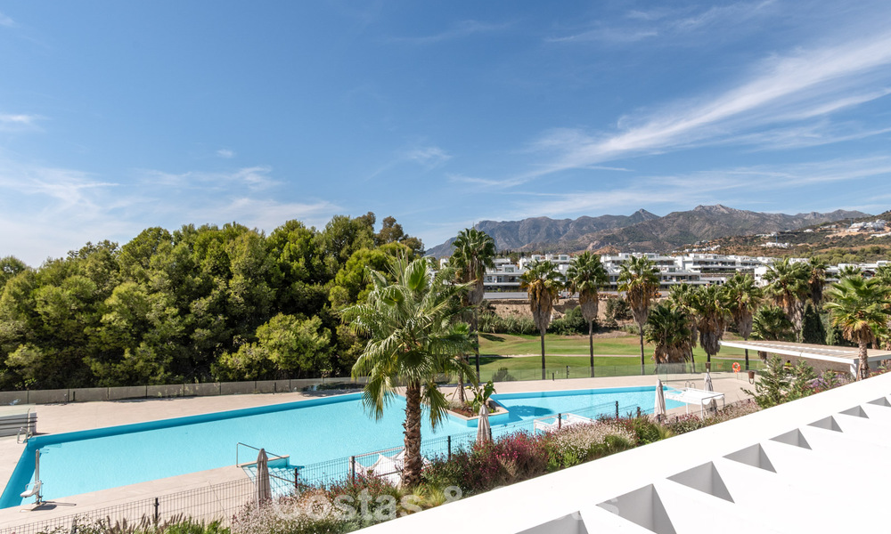 Moderne, halfvrijstaande woning te koop met een eigen zwembad, in een golfcomplex ten oosten van Marbella Centrum 787958