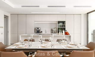 Moderne, halfvrijstaande woning te koop met een eigen zwembad, in een golfcomplex ten oosten van Marbella Centrum 787968 