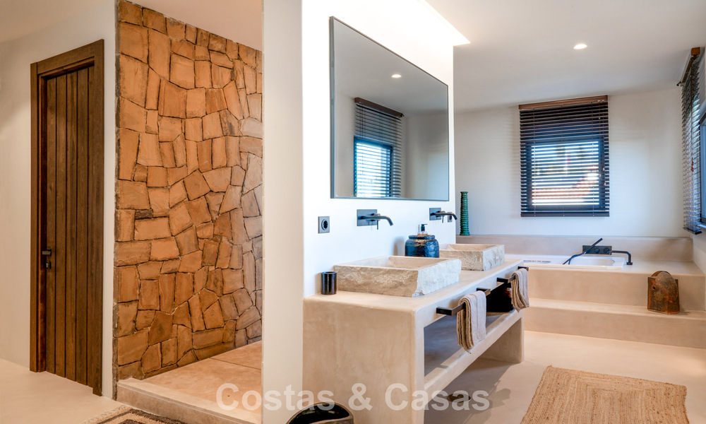 Instapklare villa met Ibiza-chic design te koop met zeezicht op de New Golden Mile tussen Marbella en Estepona 787771