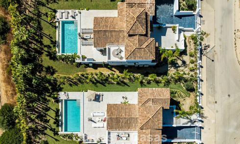 2 eigentijds luxevilla’s te koop, naast elkaar gelegen op slechts 400m van het strand in Casares, Costa del Sol 788019
