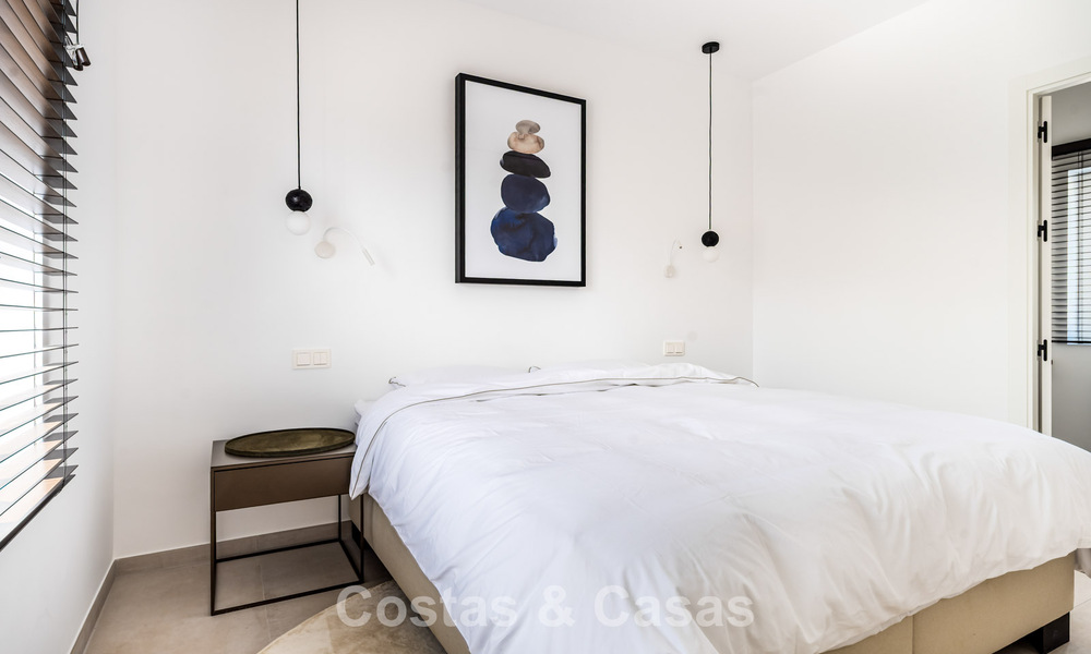 2 eigentijds luxevilla’s te koop, naast elkaar gelegen op slechts 400m van het strand in Casares, Costa del Sol 788039