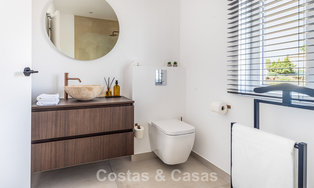 2 eigentijds luxevilla’s te koop, naast elkaar gelegen op slechts 400m van het strand in Casares, Costa del Sol 788042