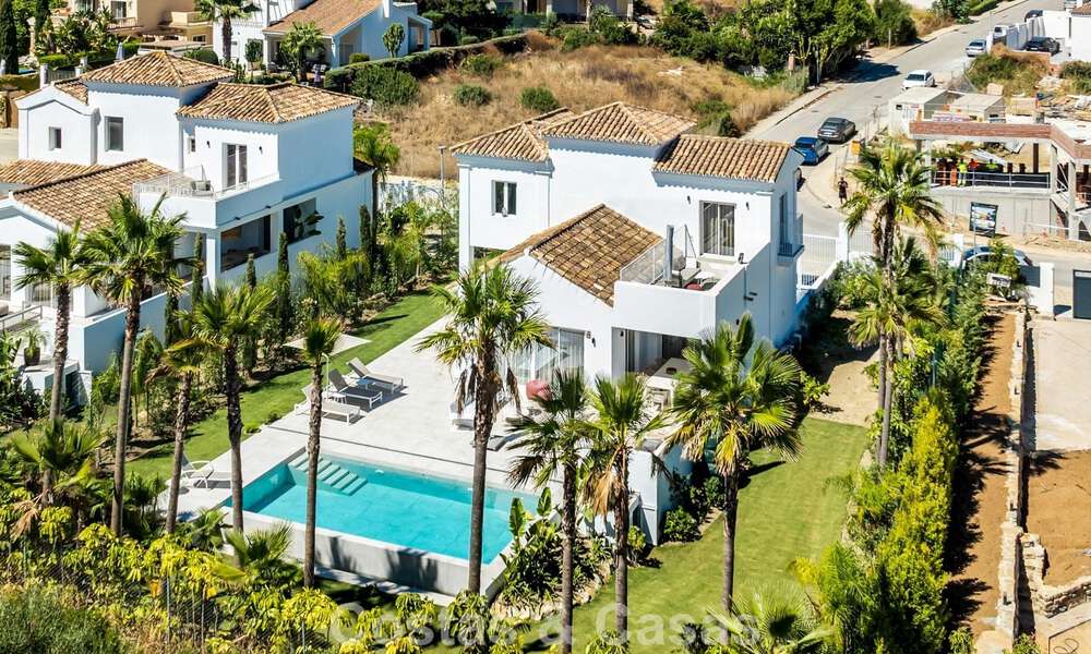 2 eigentijds luxevilla’s te koop, naast elkaar gelegen op slechts 400m van het strand in Casares, Costa del Sol 788059
