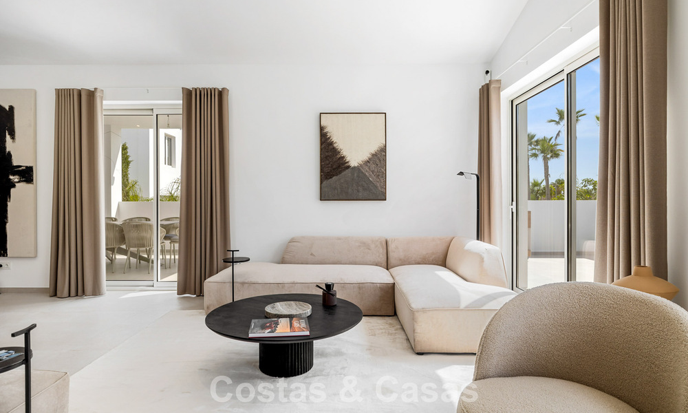 2 eigentijds luxevilla’s te koop, naast elkaar gelegen op slechts 400m van het strand in Casares, Costa del Sol 788076