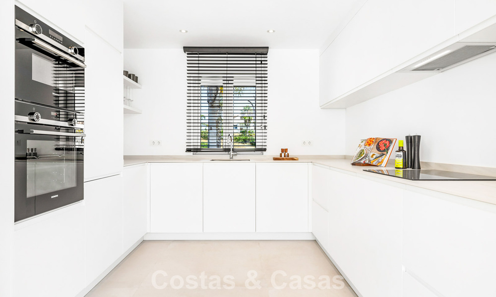 2 eigentijds luxevilla’s te koop, naast elkaar gelegen op slechts 400m van het strand in Casares, Costa del Sol 788080