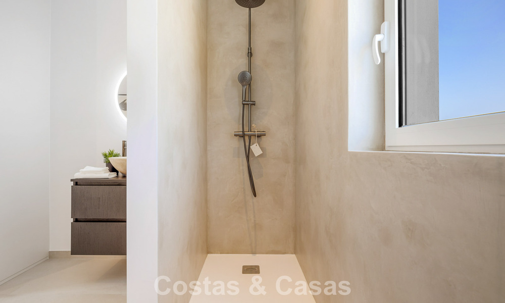 2 eigentijds luxevilla’s te koop, naast elkaar gelegen op slechts 400m van het strand in Casares, Costa del Sol 788099