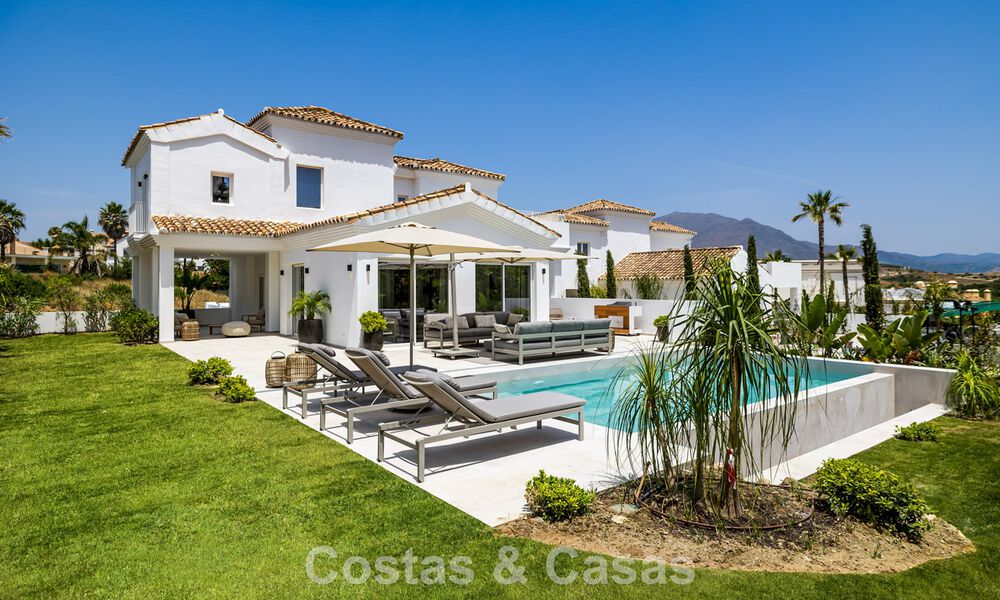 2 eigentijds luxevilla’s te koop, naast elkaar gelegen op slechts 400m van het strand in Casares, Costa del Sol 788103