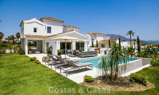 2 eigentijds luxevilla’s te koop, naast elkaar gelegen op slechts 400m van het strand in Casares, Costa del Sol 788103 