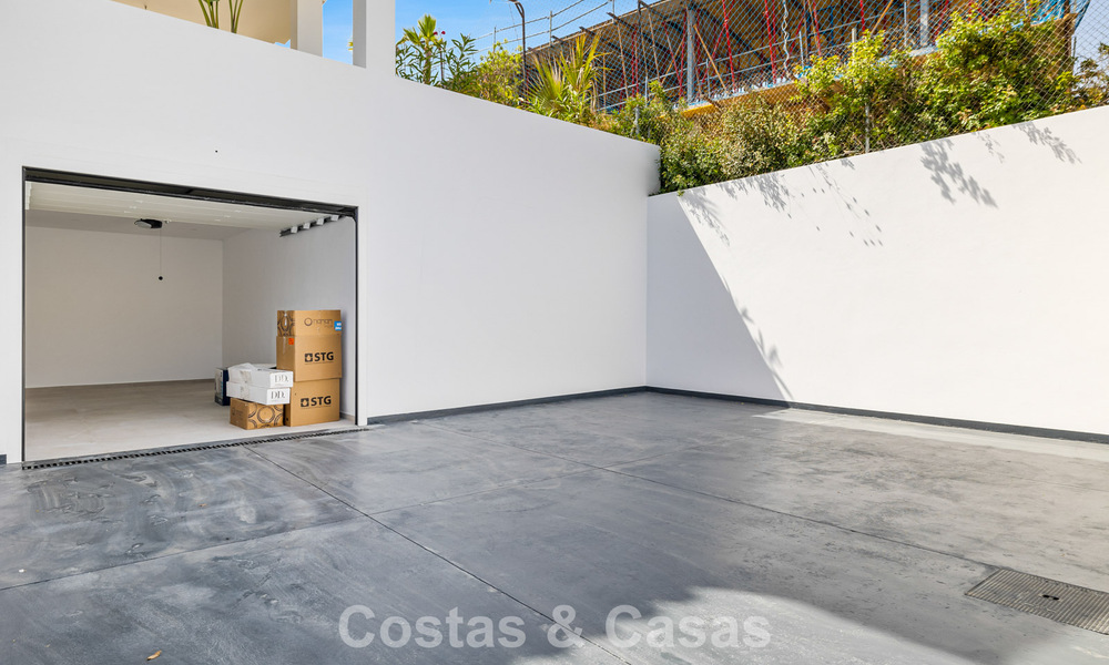 2 eigentijds luxevilla’s te koop, naast elkaar gelegen op slechts 400m van het strand in Casares, Costa del Sol 788113