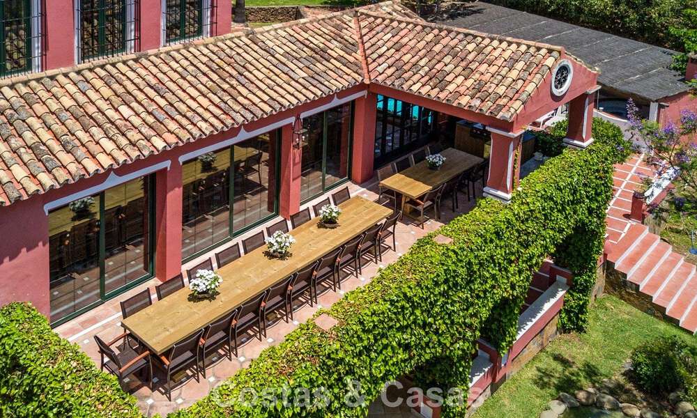 Statige luxevilla te koop in een klassieke Andalusische stijl in een afgesloten prestigieuze urbanisatie van Benahavis - Marbella 787971