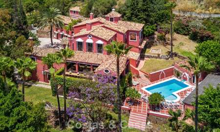 Statige luxevilla te koop in een klassieke Andalusische stijl in een afgesloten prestigieuze urbanisatie van Benahavis - Marbella 787984