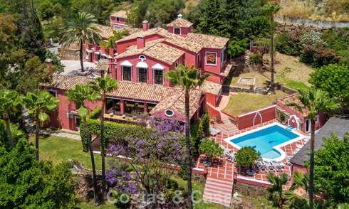 Statige luxevilla te koop in een klassieke Andalusische stijl in een afgesloten prestigieuze urbanisatie van Benahavis - Marbella 787984