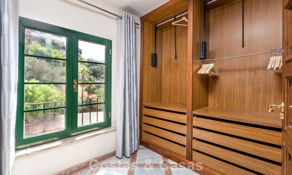 Statige luxevilla te koop in een klassieke Andalusische stijl in een afgesloten prestigieuze urbanisatie van Benahavis - Marbella 787994