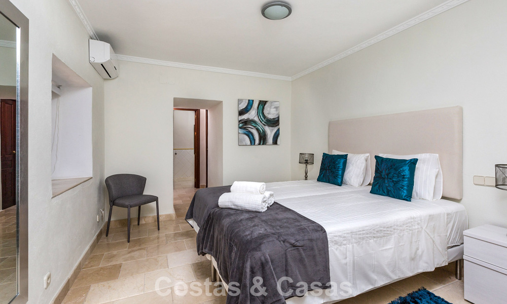 Statige luxevilla te koop in een klassieke Andalusische stijl in een afgesloten prestigieuze urbanisatie van Benahavis - Marbella 788002