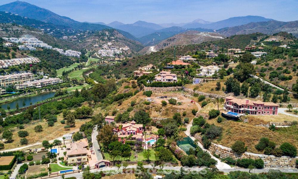 Statige luxevilla te koop in een klassieke Andalusische stijl in een afgesloten prestigieuze urbanisatie van Benahavis - Marbella 788016