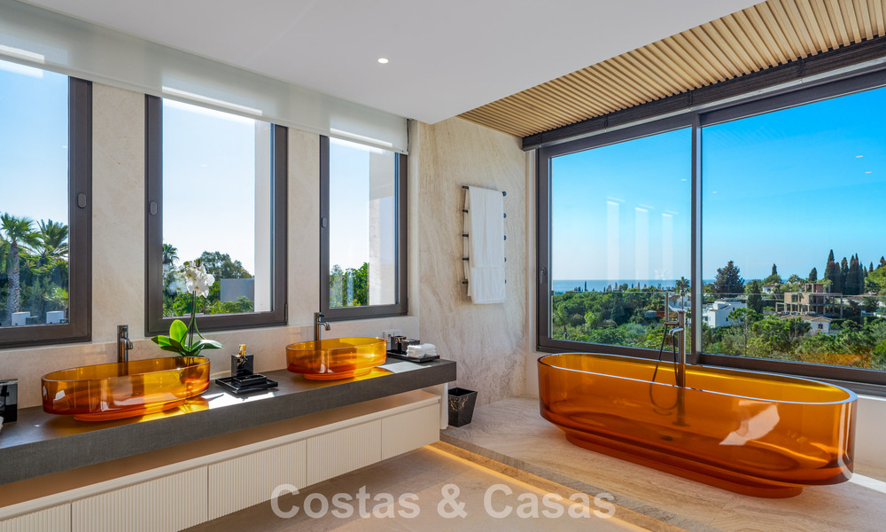 Modernistische luxevilla met zeezicht te koop aan Marbella’s Golden Mile 788173