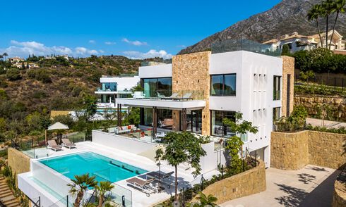 Modernistische luxevilla met zeezicht te koop aan Marbella’s Golden Mile 788175