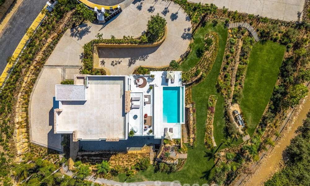 Modernistische luxevilla met zeezicht te koop aan Marbella’s Golden Mile 788178