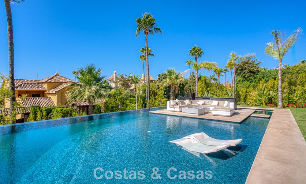 Opmerkelijk paleis in neoklassieke stijl te koop in de prestigieuze, gated wijk van Sierra Blanca, Marbella 788207