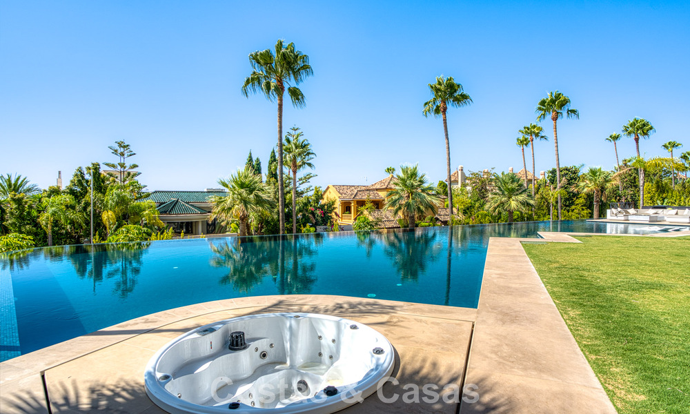 Opmerkelijk paleis in neoklassieke stijl te koop in de prestigieuze, gated wijk van Sierra Blanca, Marbella 788208