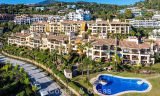 Instapklaar hoekappartement te koop in een golfresort met golf- en zeezicht in de heuvels van Marbella - Benahavis 788240 