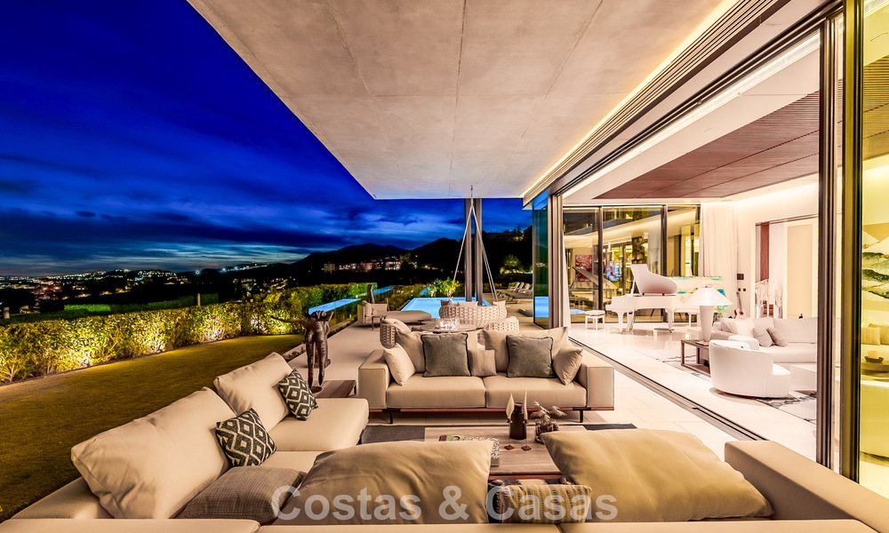 High-end luxevilla met panoramisch zeezicht te koop binnen een prestigieus resort, Benahavis - Marbella 788379