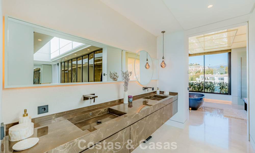 High-end luxevilla met panoramisch zeezicht te koop binnen een prestigieus resort, Benahavis - Marbella 788398