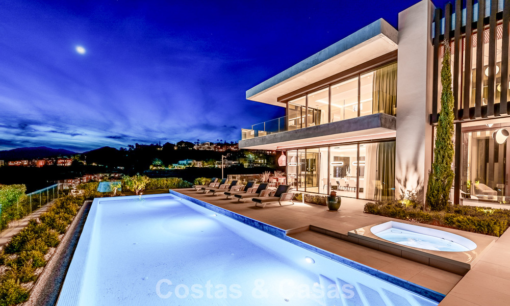 High-end luxevilla met panoramisch zeezicht te koop binnen een prestigieus resort, Benahavis - Marbella 788436