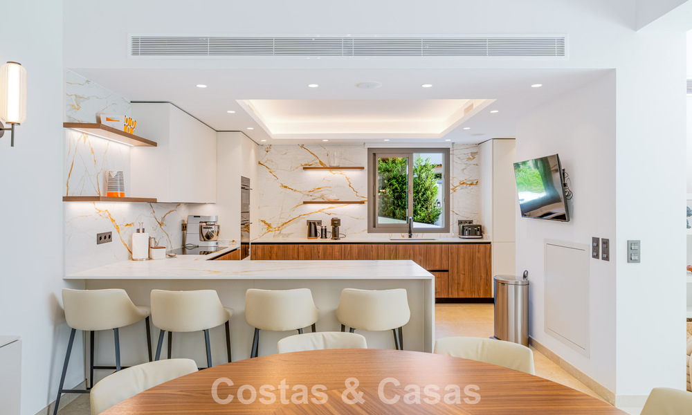 Stijlvol gerenoveerde luxevilla te koop in een bevoorrechte golfgemeenschap in Nueva Andalucia, Marbella 788441
