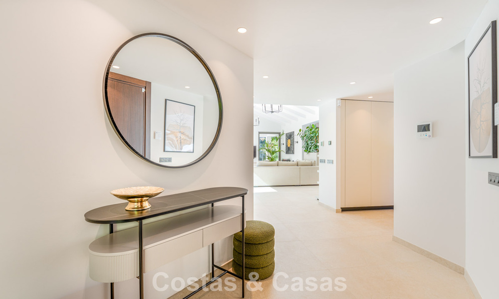 Stijlvol gerenoveerde luxevilla te koop in een bevoorrechte golfgemeenschap in Nueva Andalucia, Marbella 788442