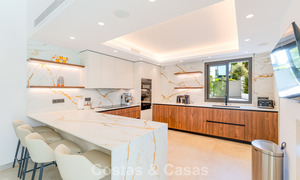 Stijlvol gerenoveerde luxevilla te koop in een bevoorrechte golfgemeenschap in Nueva Andalucia, Marbella 788449