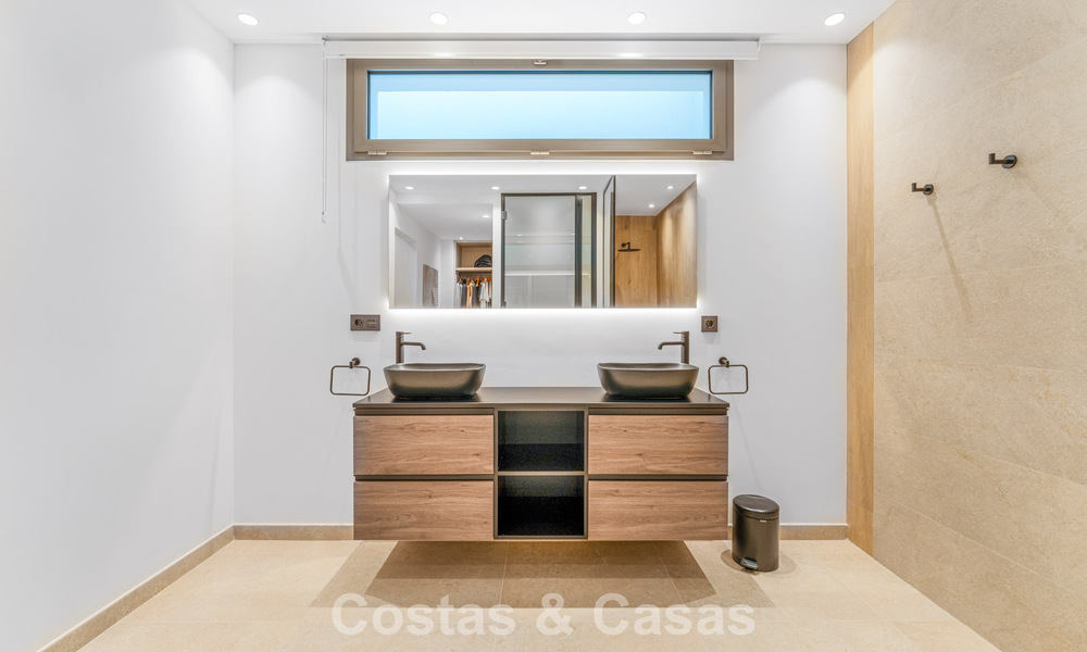 Stijlvol gerenoveerde luxevilla te koop in een bevoorrechte golfgemeenschap in Nueva Andalucia, Marbella 788456