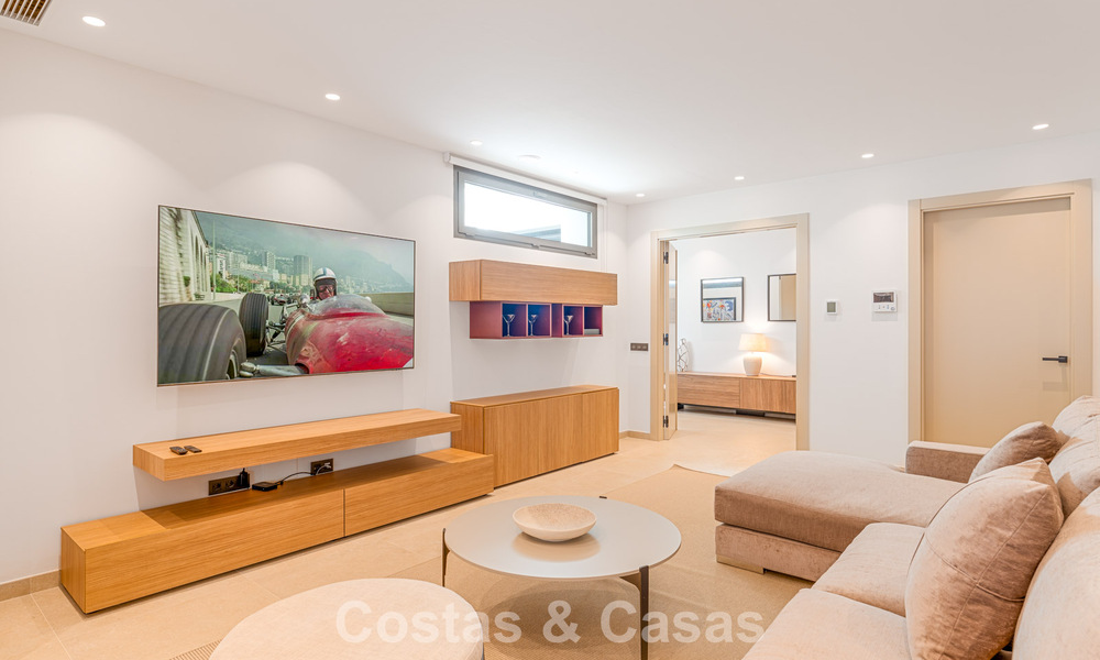 Stijlvol gerenoveerde luxevilla te koop in een bevoorrechte golfgemeenschap in Nueva Andalucia, Marbella 788457