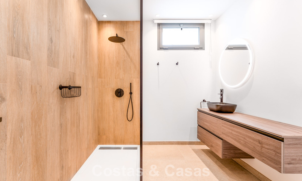 Stijlvol gerenoveerde luxevilla te koop in een bevoorrechte golfgemeenschap in Nueva Andalucia, Marbella 788468