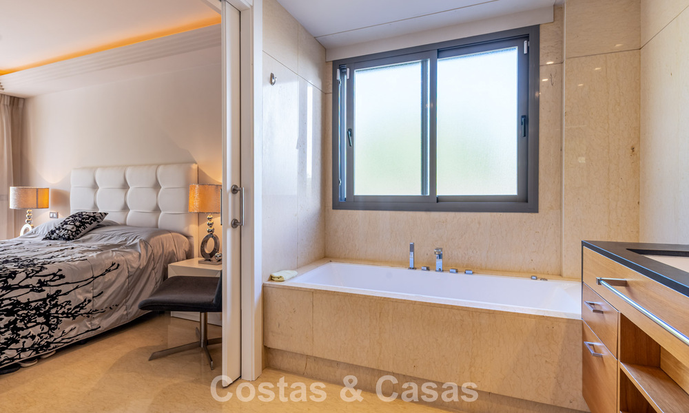 Hedendaags appartement met ruim hoekterras te koop in Marbella - Benahavis 788713