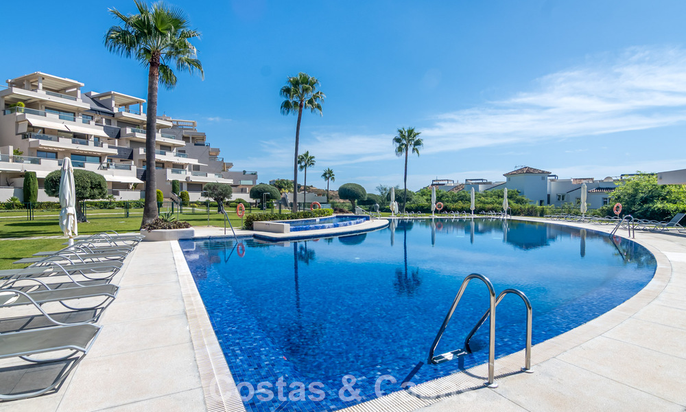 Hedendaags appartement met ruim hoekterras te koop in Marbella - Benahavis 788721