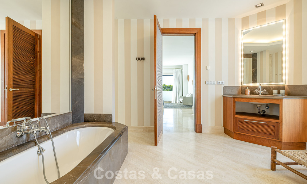 Instapklare, modernistische Spaanse villa te koop, omgeven door eersteklas golfbanen aan de Costa del Sol 788319