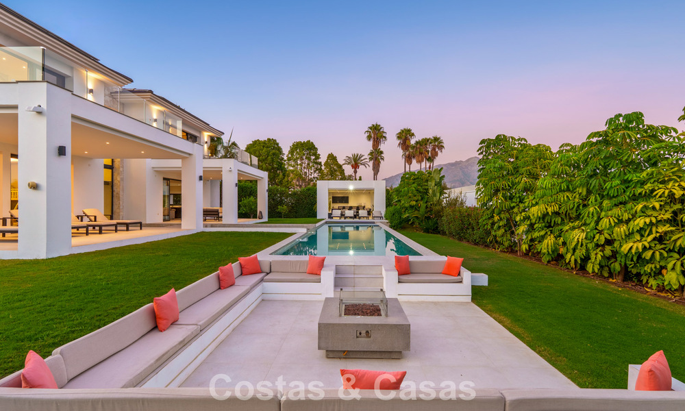 Exclusieve villa met zeezicht te koop, in een beveiligde urbanisatie in La Quinta, Marbella - Benahavis 788535