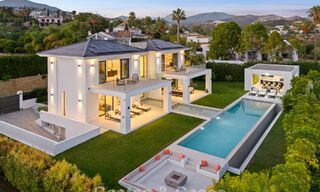 Exclusieve villa met zeezicht te koop, in een beveiligde urbanisatie in La Quinta, Marbella - Benahavis 788539 