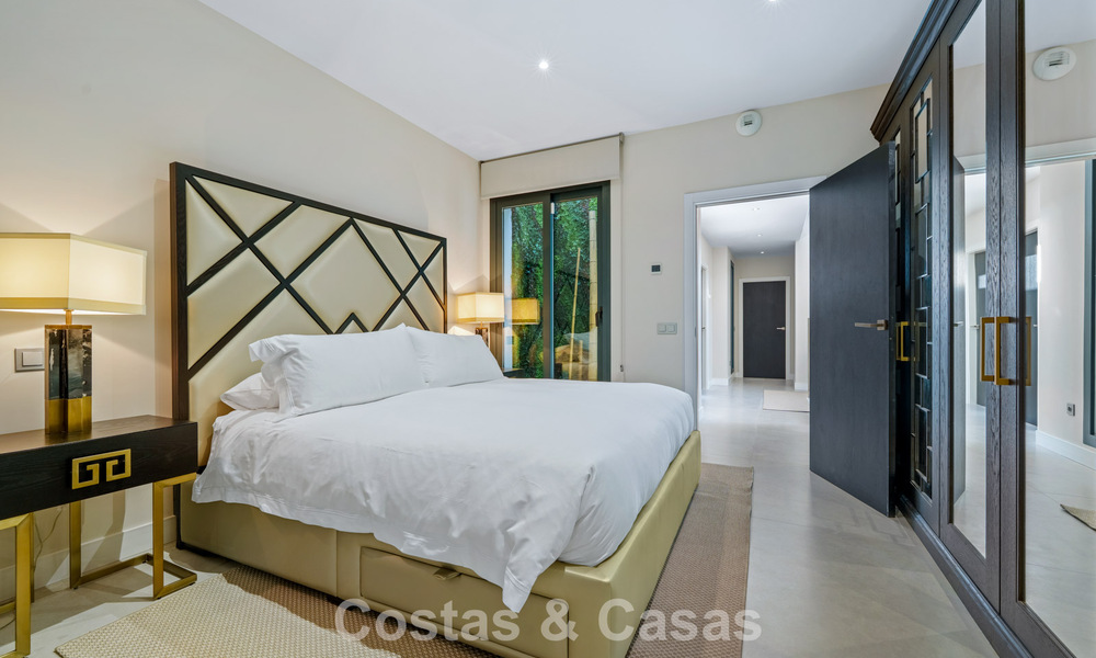 Exclusieve villa met zeezicht te koop, in een beveiligde urbanisatie in La Quinta, Marbella - Benahavis 788541