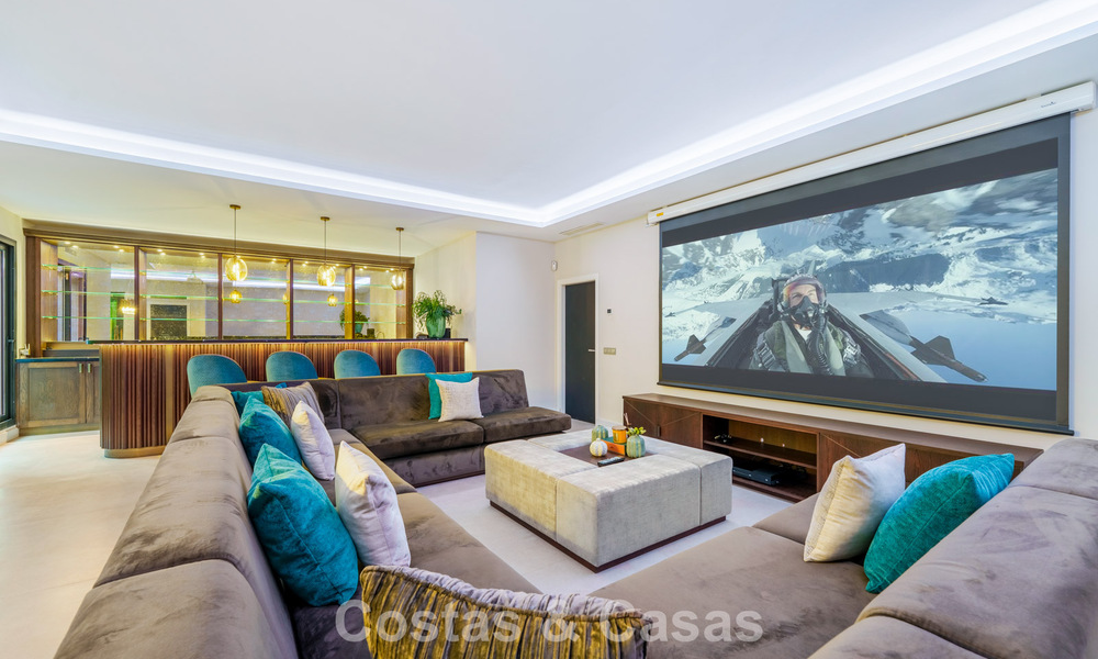 Exclusieve villa met zeezicht te koop, in een beveiligde urbanisatie in La Quinta, Marbella - Benahavis 788545