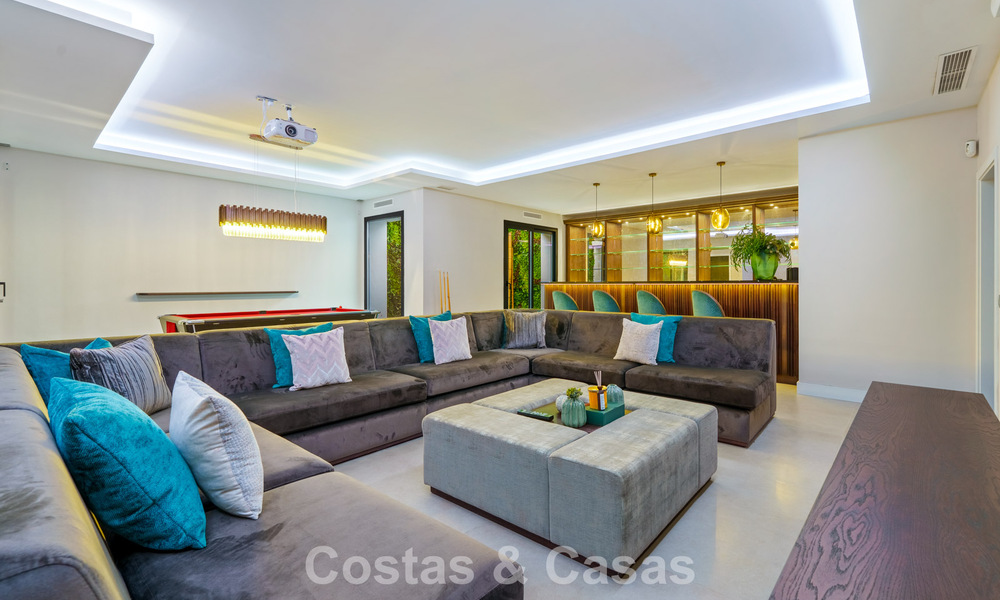 Exclusieve villa met zeezicht te koop, in een beveiligde urbanisatie in La Quinta, Marbella - Benahavis 788546