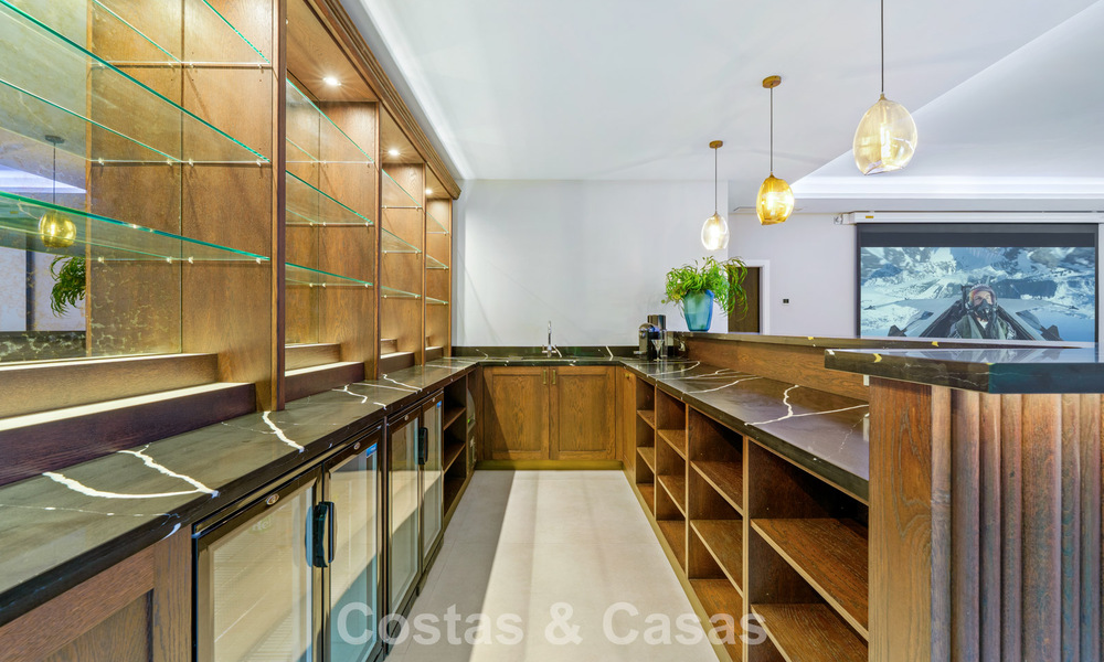 Exclusieve villa met zeezicht te koop, in een beveiligde urbanisatie in La Quinta, Marbella - Benahavis 788548