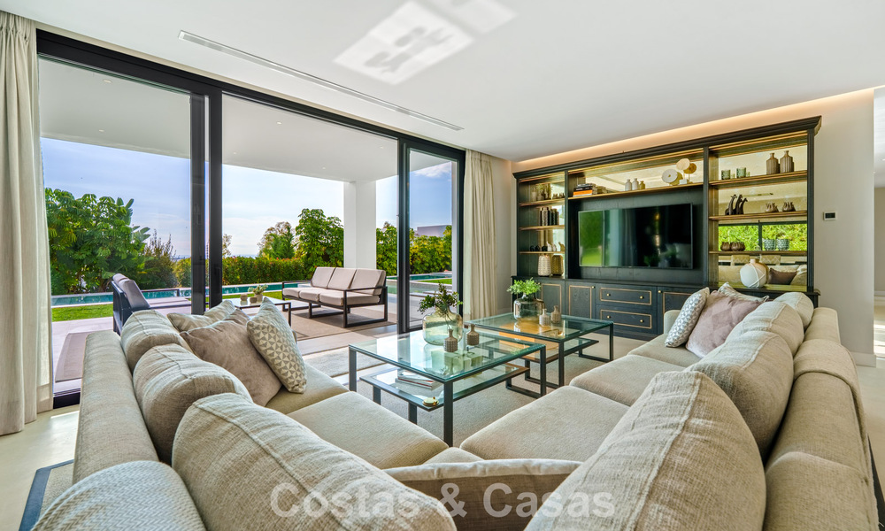 Exclusieve villa met zeezicht te koop, in een beveiligde urbanisatie in La Quinta, Marbella - Benahavis 788554